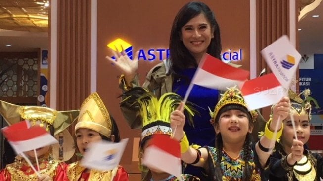 Curi Perhatian, Dian Sastro Muncul di GIIAS 2019