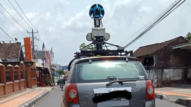 Momen Langka, Pemotor dan Mobil Google Maps Saling Potret Saat Bertemu