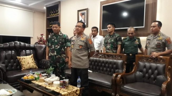 Puluhan Massa SMB Penganiaya Anggota TNI Ditahan di Polda Jambi