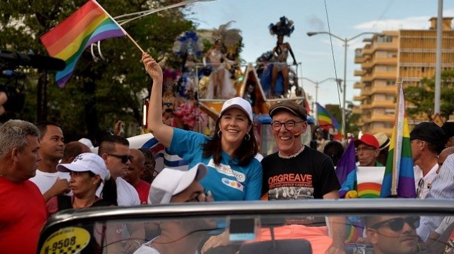 Mariela Castro, seorang juru kampanye hak-hak LGBT yang juga putri mantan presiden Kuba, Raul Castro saat mengikuti parade transgender. (AFP)