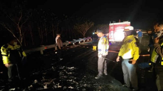 Gegara Sopir Mobil Bak Terbuka Ngantuk,  5 Orang Tewas di Tol Cipali