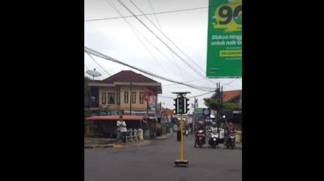 Lampu Merah Portabel di Yogyakarta. (Facebook/Dannies Mutiara Adi)