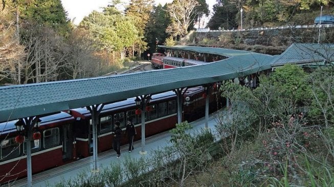 Jhushan Station (Wikimedia Commons Bernard Gagnon)