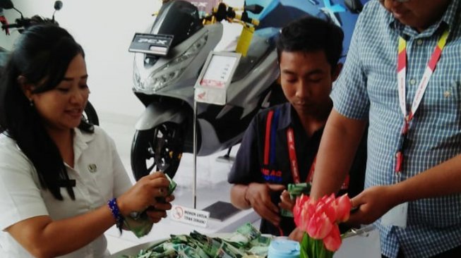Keren, Pria Ini Stop Merokok Demi Impian Memiliki Honda PCX