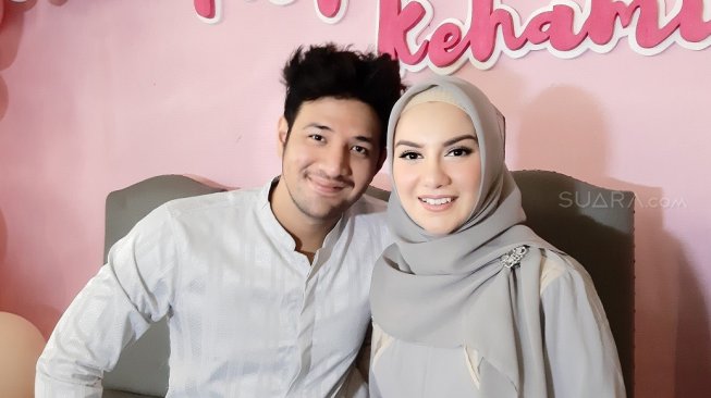 Cerita Irish Bella di Balik Keputusan Berhijab