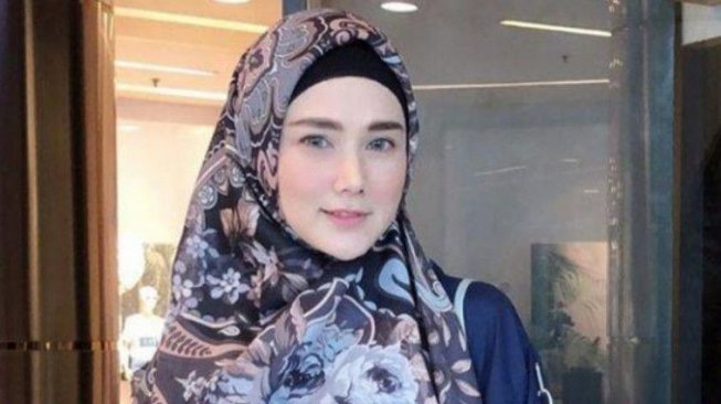 Suami Dibui, Mulan Jameela Nyanyi Dangdut Keliling Kota, Bangkrut?