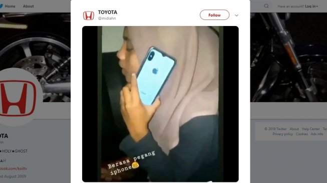 Ingin Pamer, Remaja Ini Bikin Cara Kreatif Kelihatan Hedon Pakai iPhone