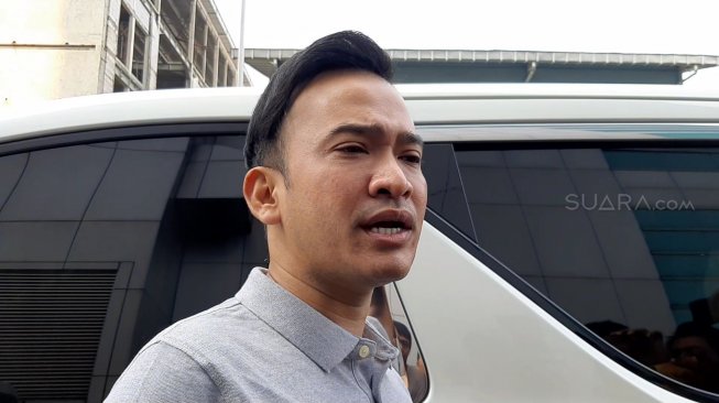 Ruben Onsu di kawasan Kapten P. Tendean, Mampang Prapatan, Jakarta Selatan, Senin (22/7/2019). [Sumarni/Suara.com]