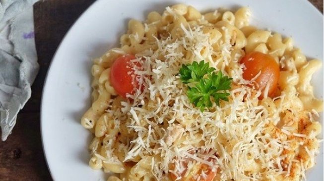 Diburu Waktu Bikin Sarapan? Coba Resep Cheesy Macaroni nan Lezat Ini Moms