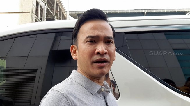 Ruben Onsu di kawasan Kapten P. Tendean, Mampang Prapatan, Jakarta Selatan, Senin (22/7/2019). [Sumarni/Suara.com]