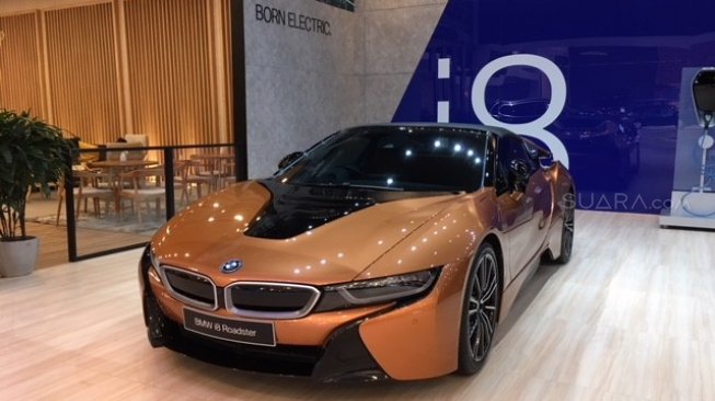 BMW i8, salah satu andalan BMW di sektor mobil listrik yang telah muncul beberapa saat sebelum GIIAS 2019 [Suara.com/ukirsari].