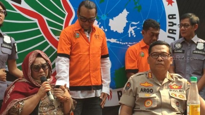 Komedian Nunung saat dirilis di Polda Metro Jaya, Senin (22/7/2019). [Yuliani/Suara.com]