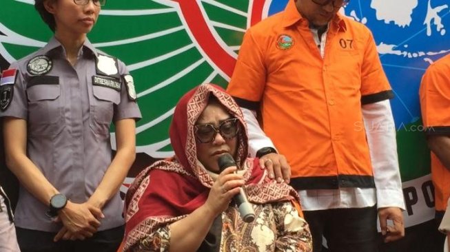 Tangis Sesal Nunung Pecah Saat Konpres, Warganet : RIP Humor...