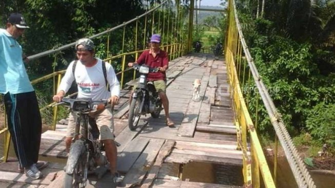 Jembatan Kembali Rusak, Akses Warga di Pessel Ini Terancam Terisolir