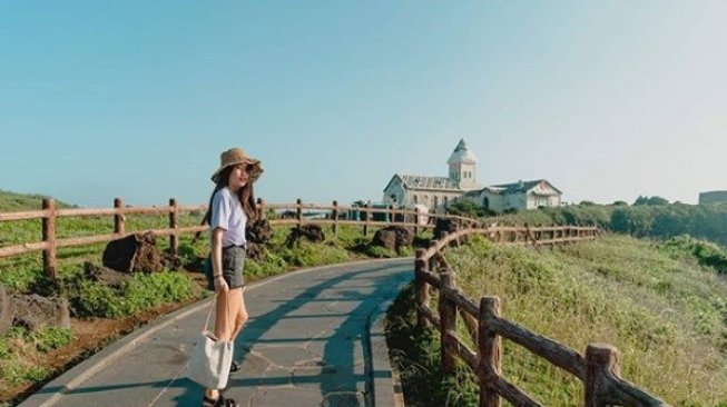 Wisata di pulau Jeju yang jadi lokasi syuting drama Korea. (Instagram/@zezeteng)