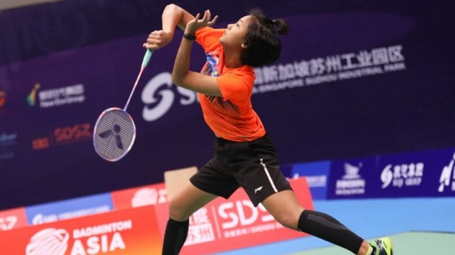 Pebulutangkis tunggal putri Indonesia, Putri Kusuma Wardani, menyumbangkan poin bagi tim Indonesia usai menang atas Phittayaporn Chaiwan (Thailand), dalam final Kejuaraan Bulutangkis Asia Junior 2019 di Suzhou, China, Selasa (23/7). [Humas PBSI]