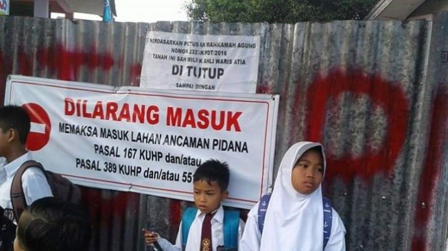 Sekolah Kena Segel, Murid SDN 62 Kota Bengkulu Belajar di Jalan