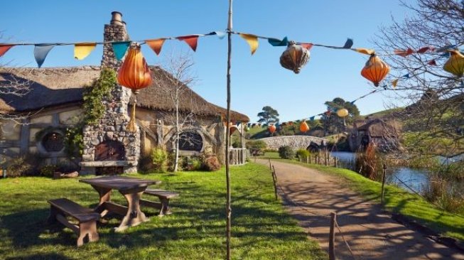 Hobbitom Movie Set, Te Puia, dan Waitomo Caves. (Tourism New Zealand)