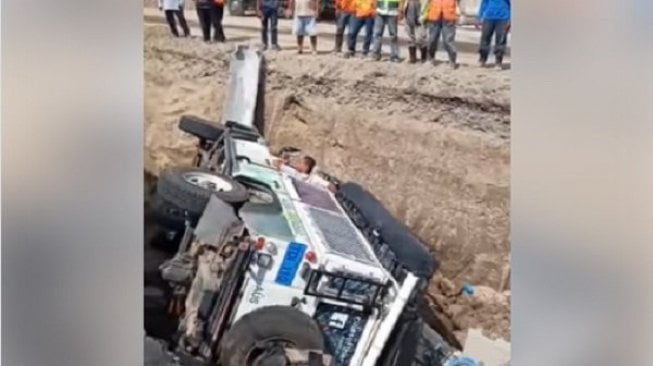 Dua Kendaraan Terguling di Proyek Underpass Kentungan Diduga Langgar Rambu