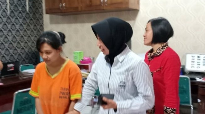 Dua Hari Berturut-turut Aniaya Anak hingga Tewas, Siti Dibawa ke RS Jiwa