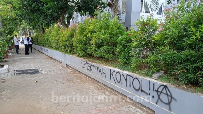 Ada Kelompok Anarko Sindikalis di Balik Vandalisme Pagar Pemkab Bojonegoro?