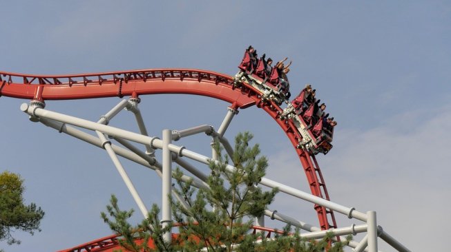 Hindari Penularan Covid-19, Naik Roller Coaster Jepang Dilarang Teriak!