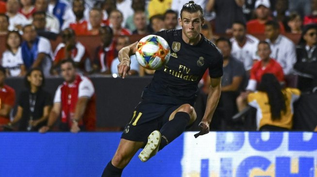 Attacker Real Madrid, Gareth Bale (kiri) tampil pada laga International Champions Cup 2019 (ICC 2019) kontra Arsenal di FedExField, Maryland, Amerika Serikat, Rabu (24/7/2019) pagi WIB. [ANDREW CABALLERO-REYNOLDS / AFP]