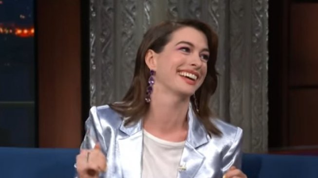 Hamil Anak Kedua tapi Masih Awet Muda, Ini Rahasia Kecantikan Anne Hathaway