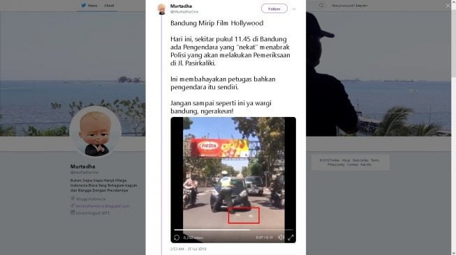 Polisi ditabrak pengemudi mobil - (Twitter/@MurtadhaOne)