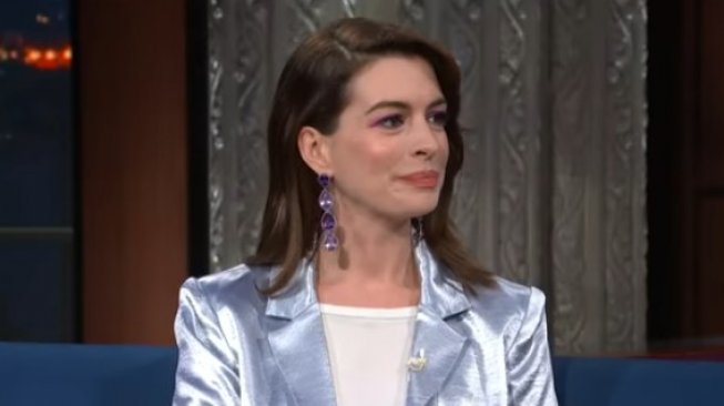 Anne Hathaway. (YouTube/The Late Show with Stephen Colbert)