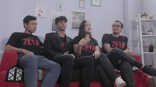 Para bintang film Zeta: Edo Borne, Jeff Smith dan Dimas Aditya [Dika/Suara.com]