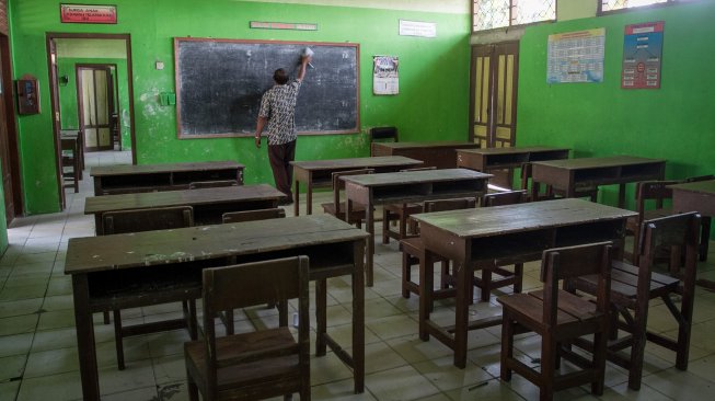 Suasana di SDN 1 Sidoharjo, Sragen, Jawa Tengah, Kamis (25/7). [ANTARA FOTO/Mohammad Ayudha]