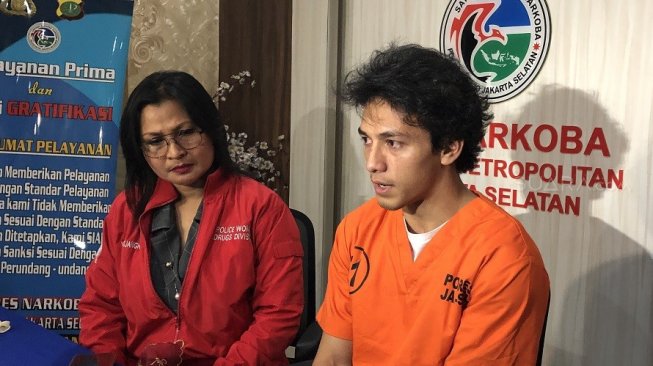 Jefri Nichol di Polres Jakarta Selatan, Kamis (25/7/2019). [Revi Cofans Rantung/Suara.com]