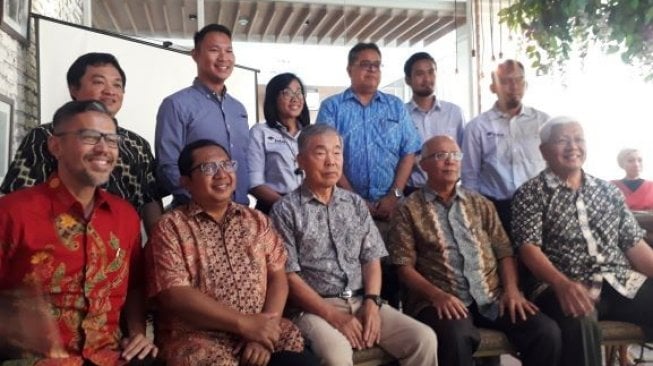  Profesor Tatsuyuki Suzuki (duduk tengah), seorang pakar reproduksi hewan dari Jepang sekaligus konsultan Moosa Farm dalam acara temu media di Jakarta, Kamis, (25/7/2019).