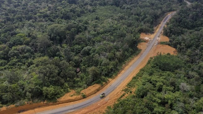 Foto udara kawasan Bukit Nyuling, Tumbang Talaken Manuhing, Gunung Mas, Kalimantan Tengah, Kamis (25/7). [ANTARA FOTO/Hafidz Mubarak]