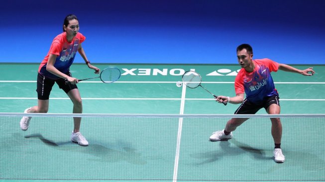 Pasangan ganda campuran Indonesia, Hafiz Faizal/Gloria Emanuelle Widjaja, melaju ke semifinal setelah menumbangkan peringkat satu dunia, Zheng Siwei/Huang Yaqiong (China), di babak perempat final Japan Open 2019, Jumat (26/7). [Humas PBSI]