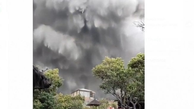 Erupsi Tangkuban Perahu, Puluhan Anggota Tagana Ikut Bantu Evakuasi Warga