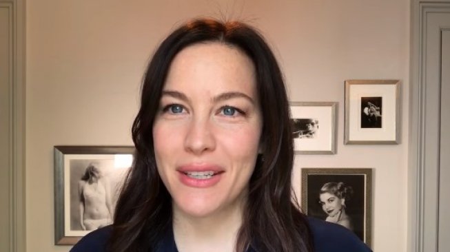 Wajahnya Berseri, Intip 25 Langkah Rutinitas Kecantikan Liv Tyler