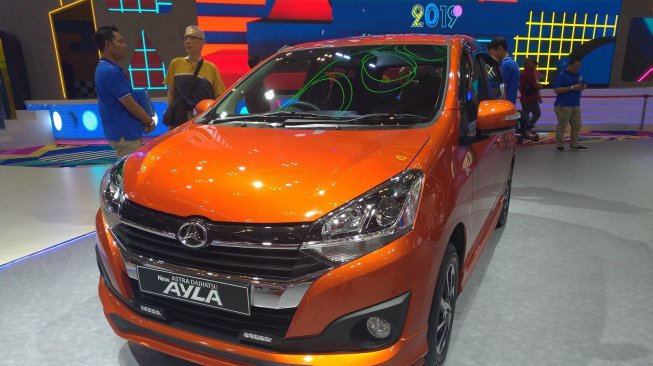 Daihatsu Ayla dipamerkan di GIIAS 2019, Jumat (26/7/2019). [Suara.com/Manuel Jeghesta Nainggolan]