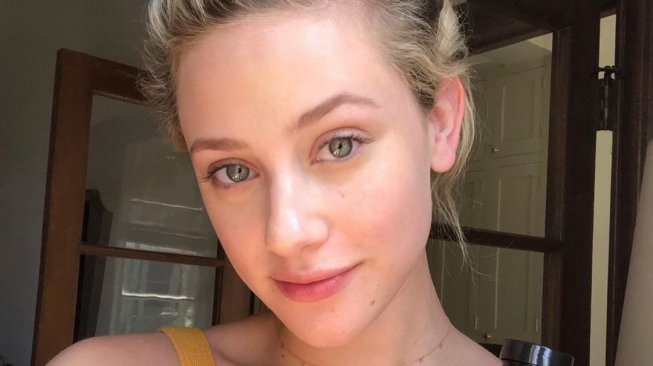 Blak-blakan, Ini Rahasia Cantik Sempurna ala Lili Reinhart