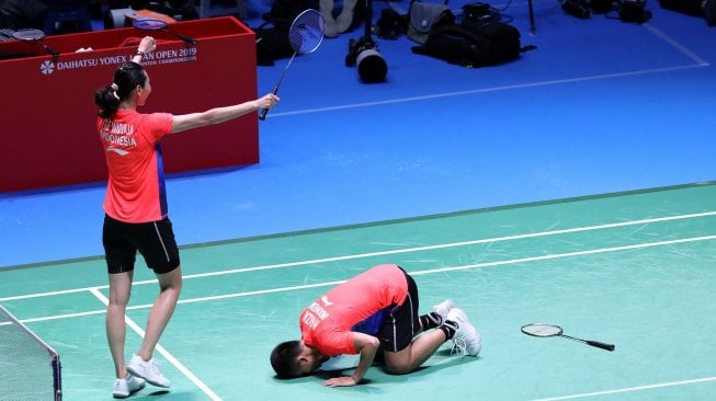 Pasangan ganda campuran Indonesia, Hafiz Faizal/Gloria Emanuelle Widjaja, melaju ke semifinal setelah menumbangkan peringkat satu dunia, Zheng Siwei/Huang Yaqiong (China), di babka perempat final Japan Open 2019, Jumat (26/7). [Humas PBSI]