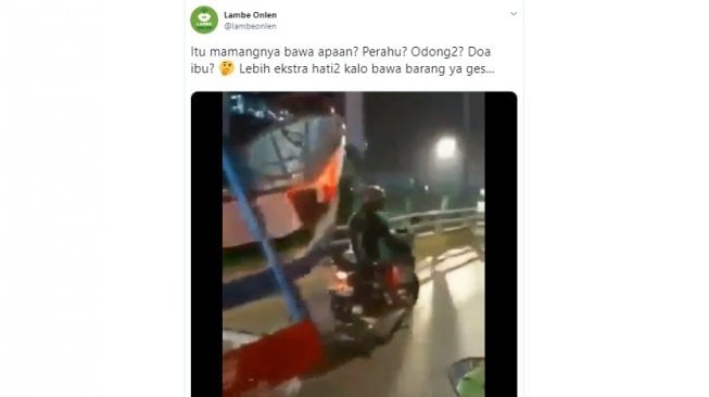 Gokil! Ketika Pindahan Pasar Malam Pakai Jasa Ojol