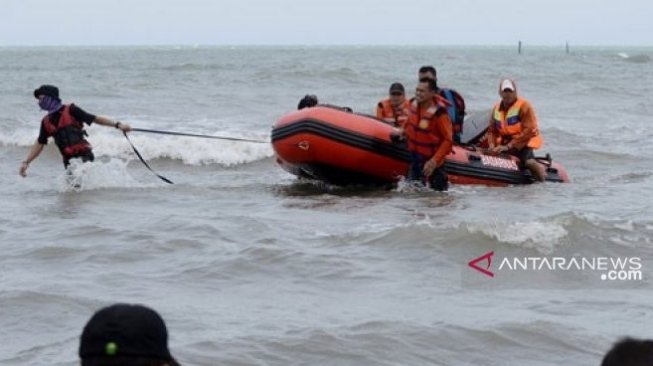 Perahu yang Ditumpangi 3 Remaja Terbalik di Pulau Kelang, 2 Orang Hilang