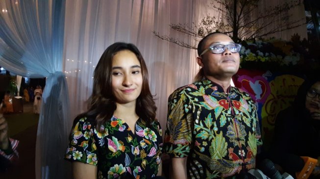 Sule dan Naomi Zaskia hadiri pernikahan Siti Badriah. (Suara.com/Revi Cofans Rantung)
