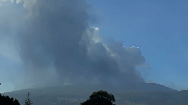 Erupsi Gunung Tangkuban Parahu, Kolom Abu Capai 200 Meter