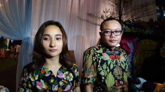 Sule dan Naomi Zaskia hadiri pernikahan Siti Badriah. (Suara.com/Revi Cofans Rantung)