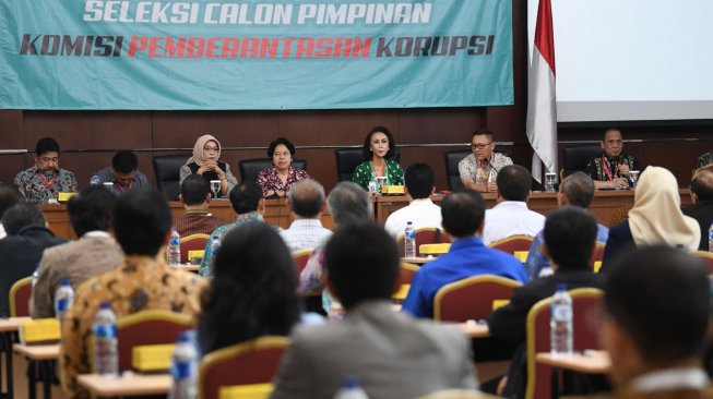 Suasana tes psikologi seleksi calon pimpinan KPK, di Pusdiklat Kementerian Sekretariat Negara, Cilandak, Jakarta, Minggu (28/7). [ANTARA FOTO/Wahyu Putro]