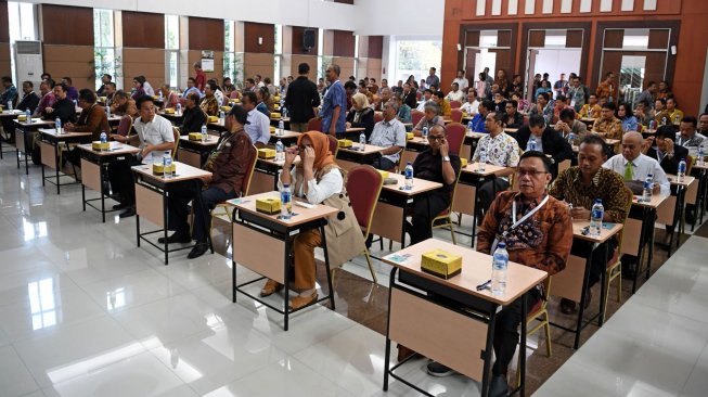 Suasana tes psikologi seleksi calon pimpinan KPK, di Pusdiklat Kementerian Sekretariat Negara, Cilandak, Jakarta, Minggu (28/7). [ANTARA FOTO/Wahyu Putro]