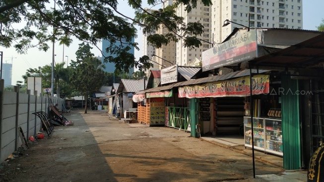 Jalan Benyamin Sueb, Kemayoran, Jakarta Pusat, lokasi pria misterius makan kucing hidup-hidup. [Suara.com/Muhammad Yasir]