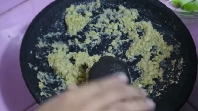 Bumbu Bakso Isi Telur Puyuh. (Youtube/dapuradis) 